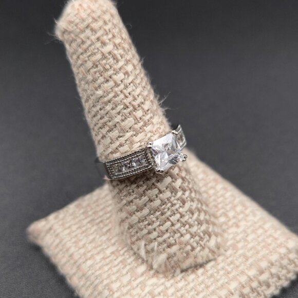 Size 8.25 Sterling Silver Square Cubic Zirconia Gem Ring A6506 - Picture 3 of 9